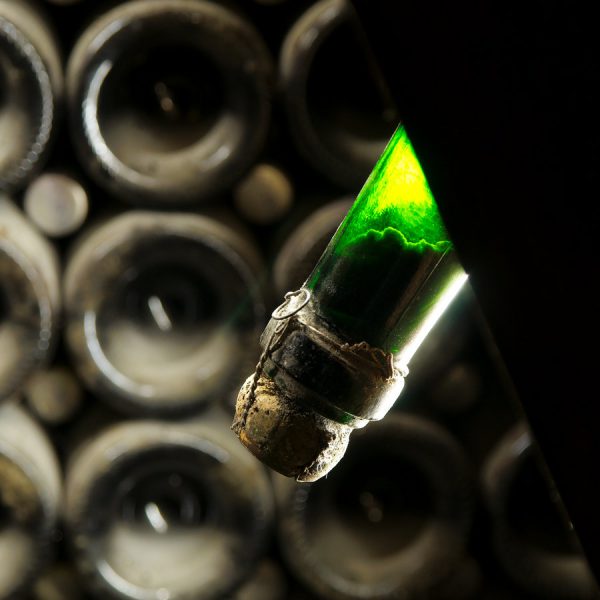 disgorge of sparkling wine